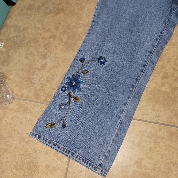 Venezia Women Embroidered  Jeans - Picture 2 of 5